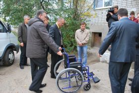 Вручение инвалидных колясок в Щебекино